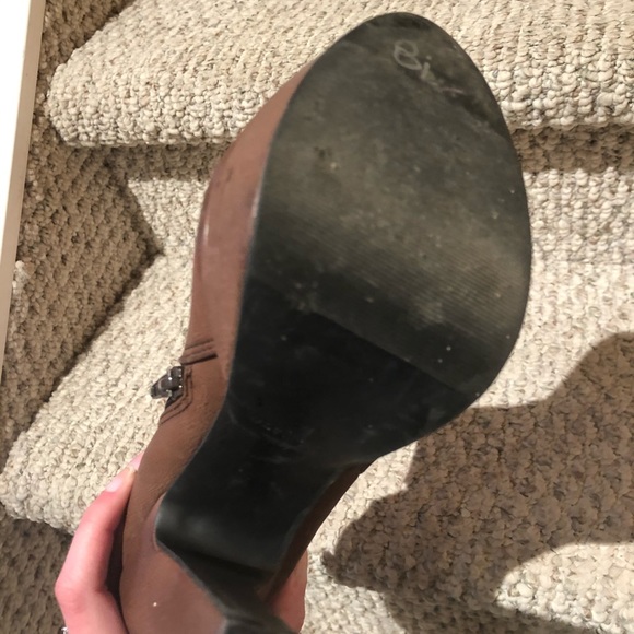 Heeled booties size 6.5 - Picture 4 of 7